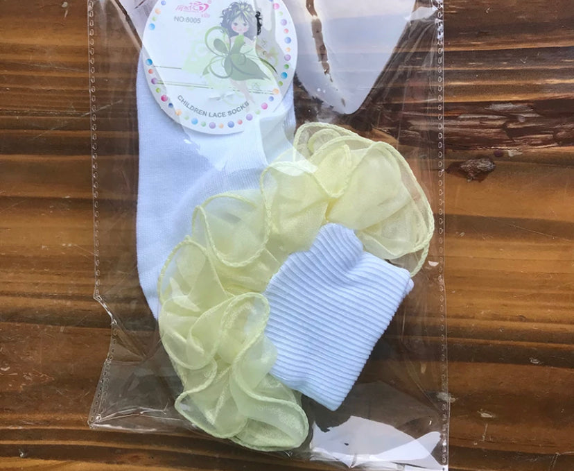 Lace ruffle socks